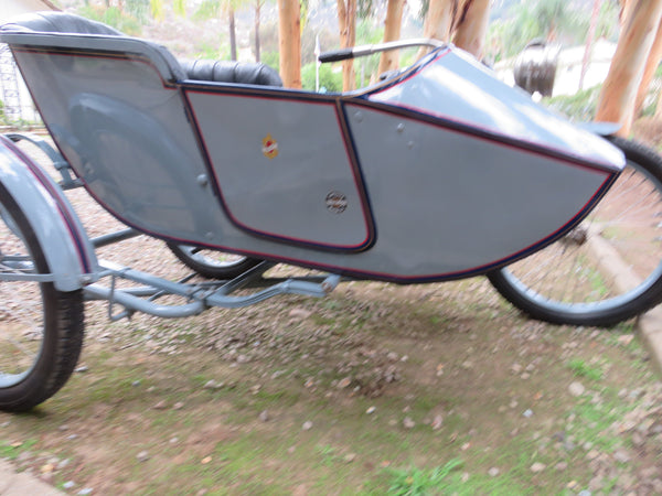 1915 Harley Davidson Model with Original 1915 Harley Davidson Sidecar