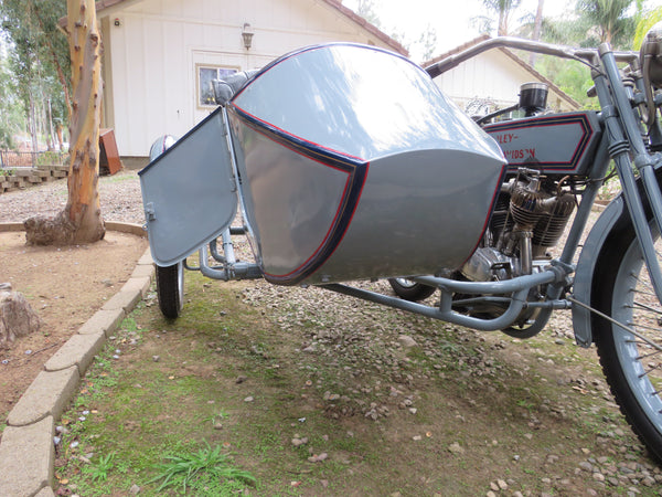 1915 Harley Davidson Model with Original 1915 Harley Davidson Sidecar